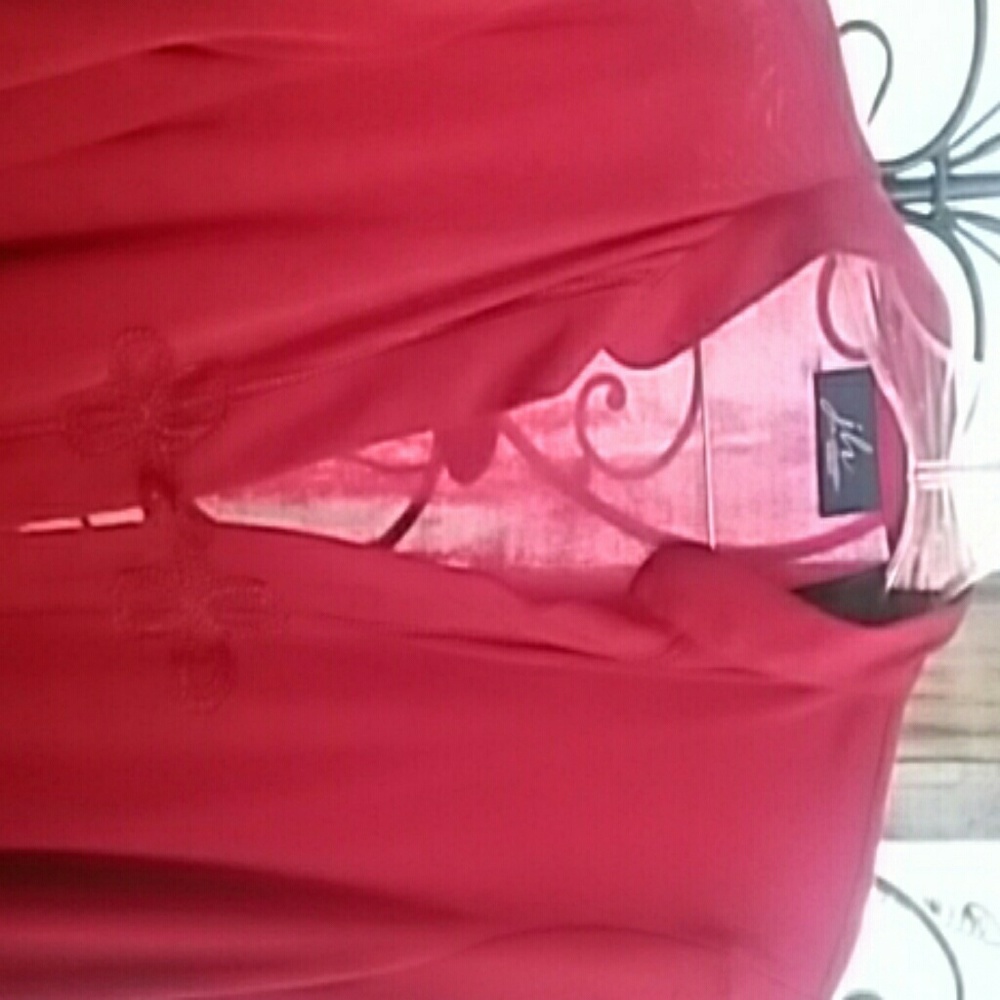 Red jacket - Picture 2 of 2